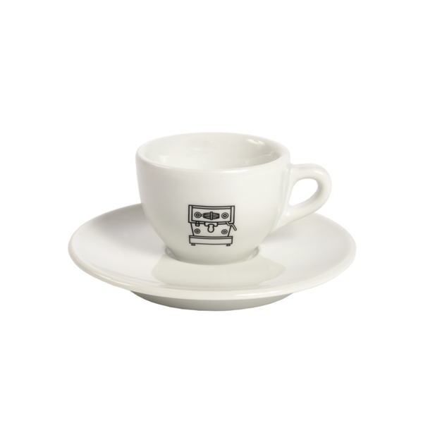 Weiße Cappuccino-Tasse mit passender Untertasse aus Porzellan.